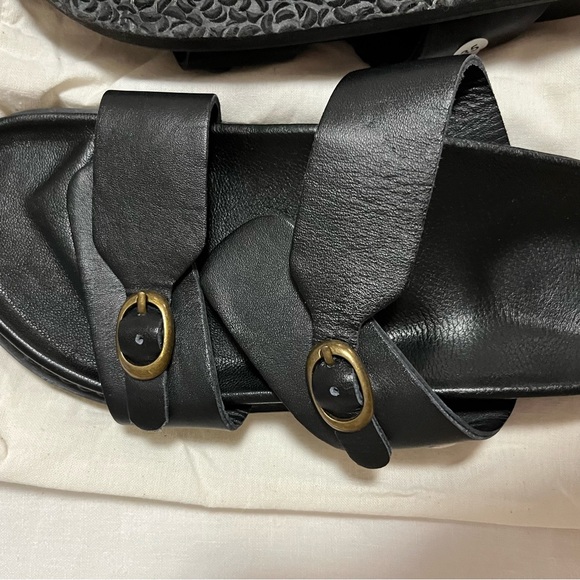 Liberte size 5 slip on sandals - Picture 4 of 5